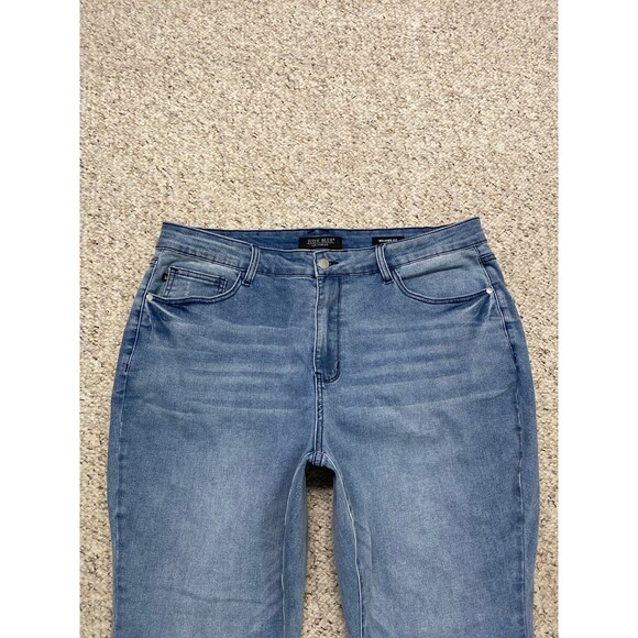 20W Judy Blue High Rise Relaxed Fit Raw Step Fray Hem - Picture 2 of 9